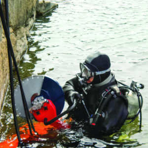 Alternative view of Handheld Hydraulic Cut-off Saw HCS14 Underwater