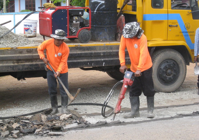Handheld Hydraulic Breaker HH27 – Image 3
